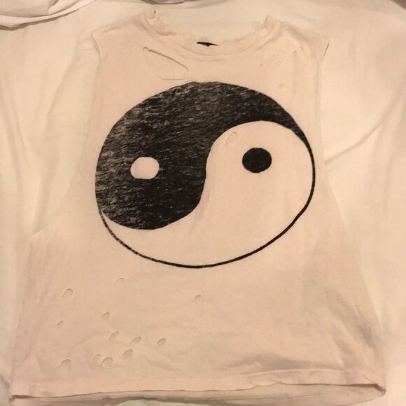 Yin/Yang graphic tank  - Picture 2 of 2